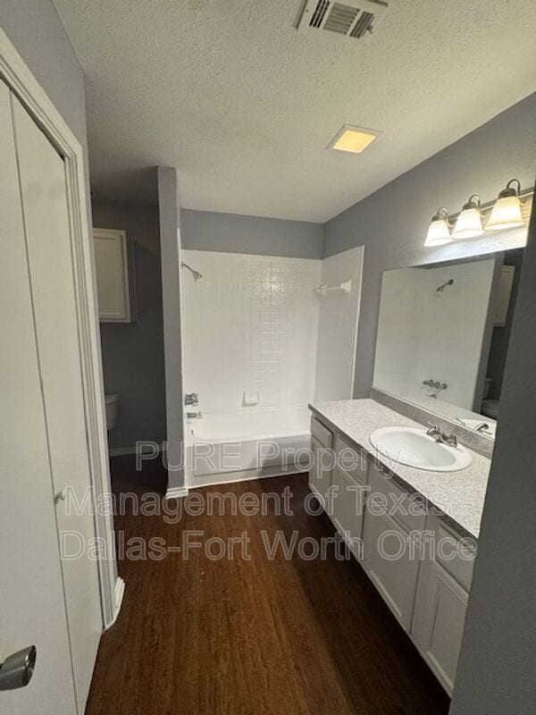 Building Photo - 810/203 Castleglen Drive