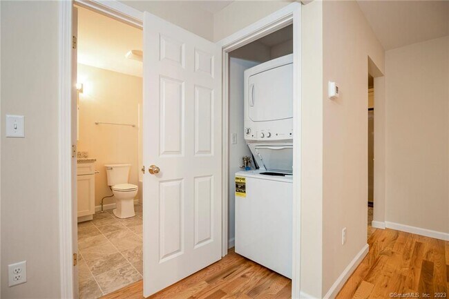 Building Photo - 685 Success Ave