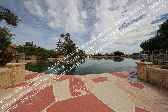 Building Photo - 532 E Stonebridge Dr