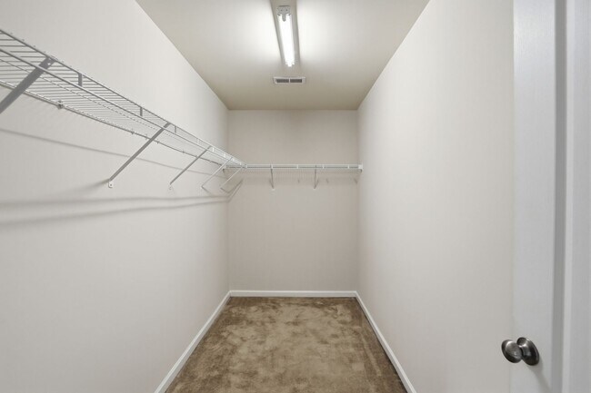 Building Photo - Move-In Ready 4BR | Space, Location & Value All in One