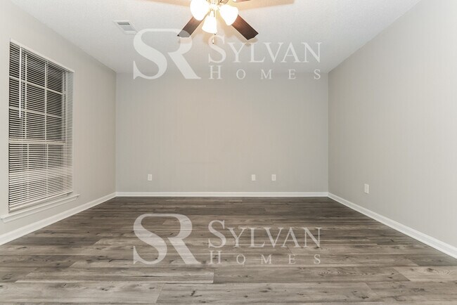 Building Photo - Lovely 3BR 1BA Home