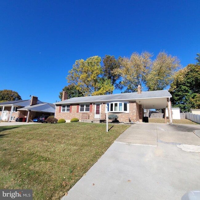 Building Photo - 1702 Prindle Dr