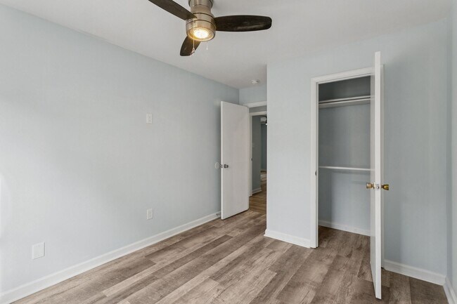 Building Photo - Updated Large Home with Private In-Law Suite Near Gloucester Main Street