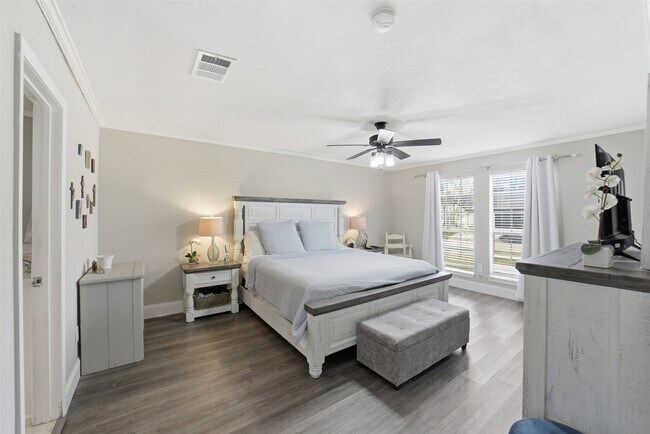 Building Photo - 1306 Carriage Dr