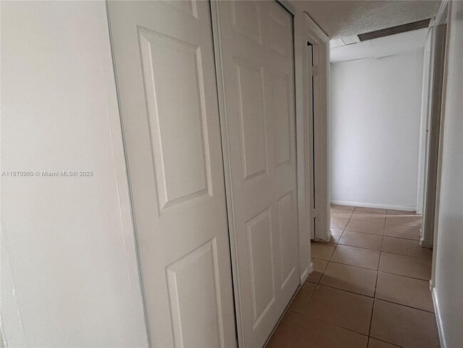 Building Photo - 3157 Coral Ridge Dr
