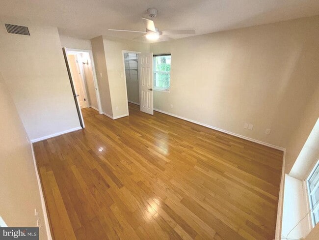 Building Photo - 1534 Lincoln Way