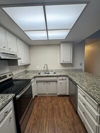 Building Photo - MARCH MOVE IN SPECIAL!! UPDATED 3 BEDROOM DUPLEX IN SACRAMENTO!