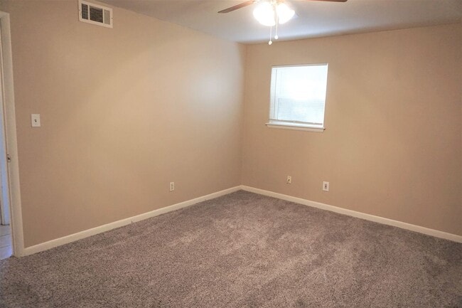 Building Photo - 1813 Hardy Dr