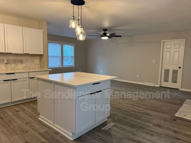 Building Photo - 125 Sawmill Dr