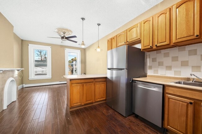 Primary Photo - 37 Belmont Ave