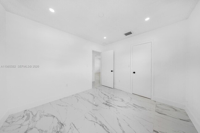 Building Photo - 6172 SW 44th St