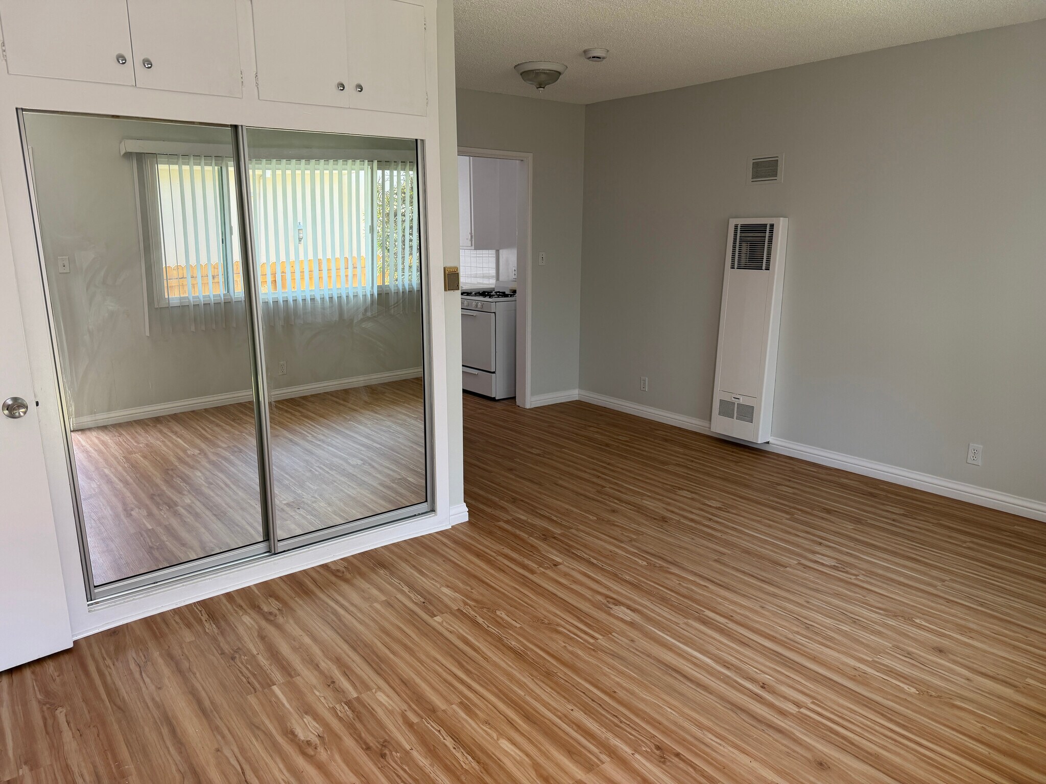 Building Photo - 834 10th St