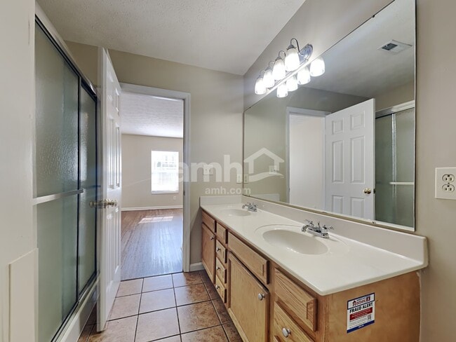 Building Photo - 10399 Peacock Ln