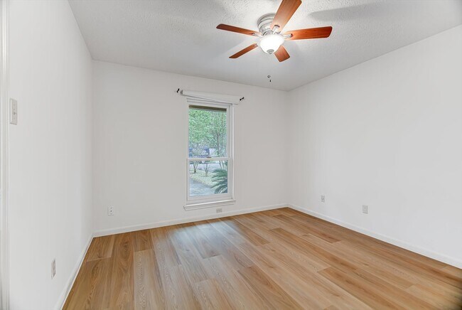 Building Photo - 3647 Marywood Dr