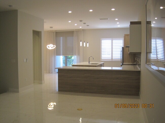 Building Photo - 4033 NW 17th Way