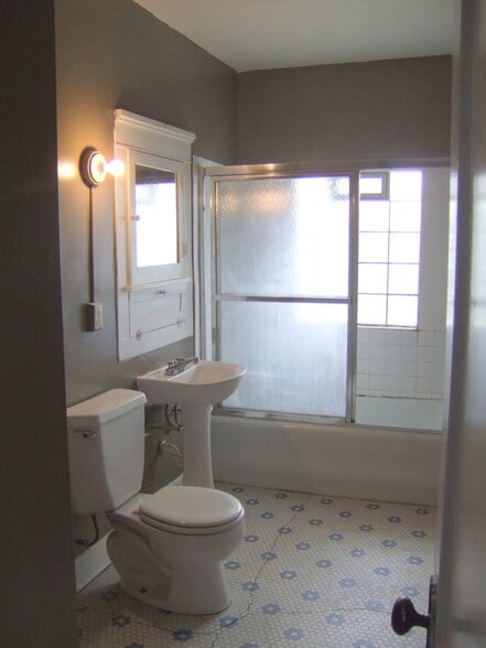 Bathroom. - 3030-3032 N Downer Ave