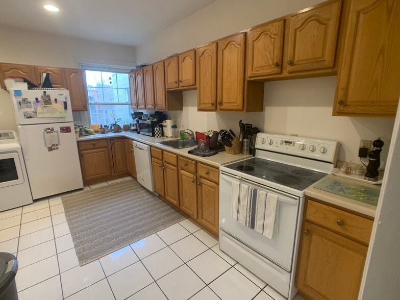 Building Photo - 20 Dean Rd