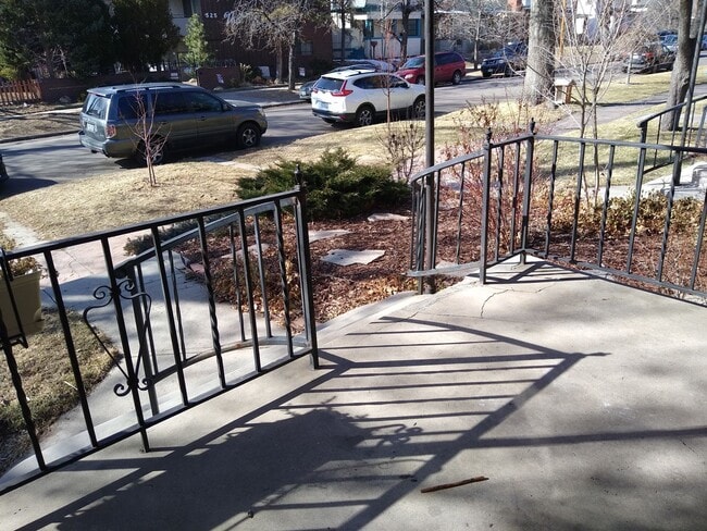 Building Photo - Alamo Placita Adorable 3 Bed 2 Bath Bungalow w/ CACH, Garage, Fenced Yard & More