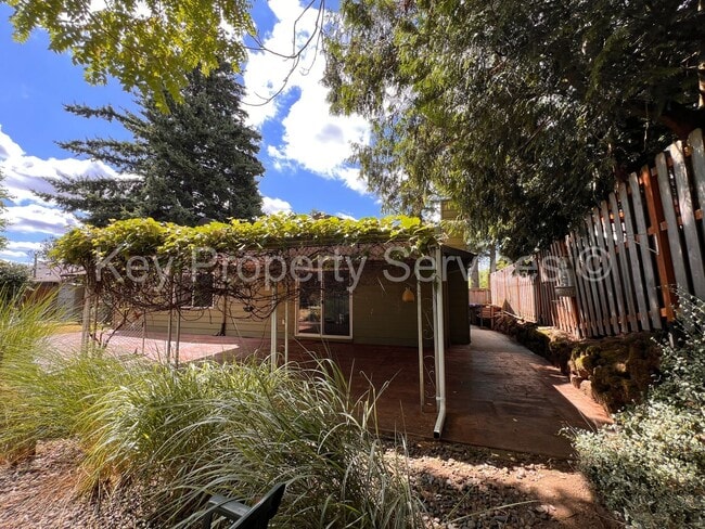 Building Photo - Beautifully Remodeled Gresham Ranch
