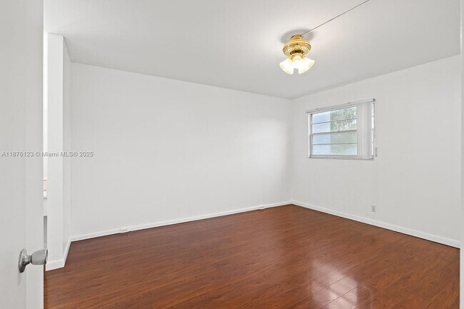 Building Photo - 650 SW 124th Terrace