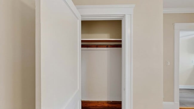 Building Photo - 5 Ropes St