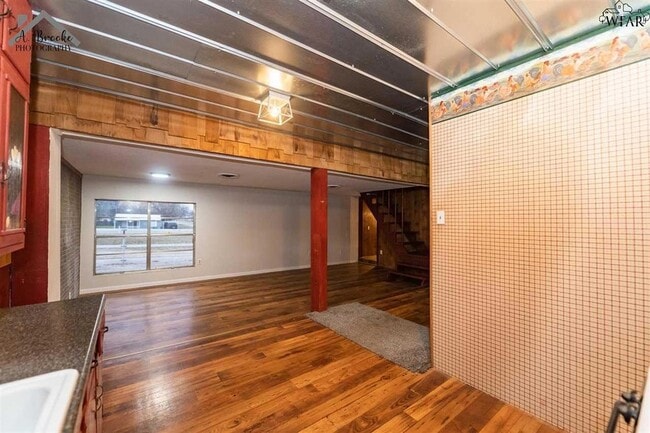 Building Photo - 808 S Yosemite St
