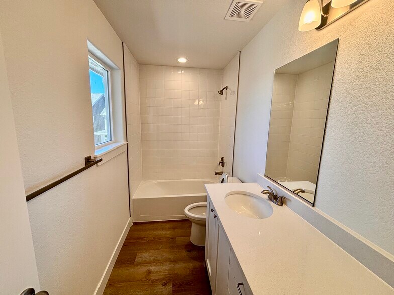 Building Photo - 3627 Byram Pt