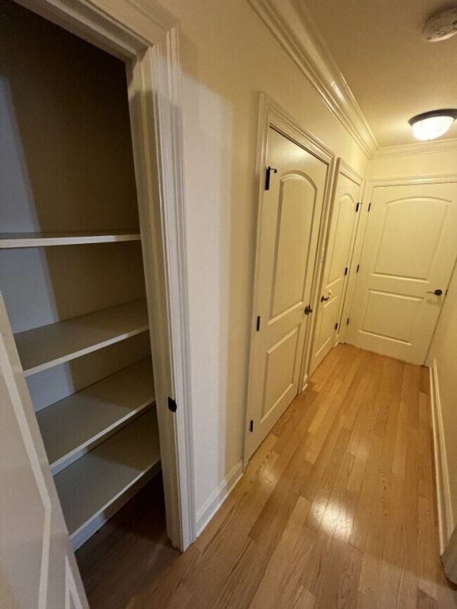 Building Photo - Elegant Two-Story Home with Outdoor Kitchen in Desirable Shadows Lake