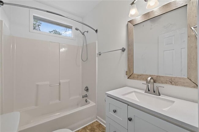Building Photo - 1801 Evans Dr SW