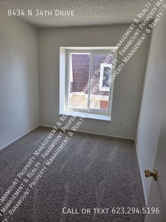 Building Photo - 8434 N 34th Dr