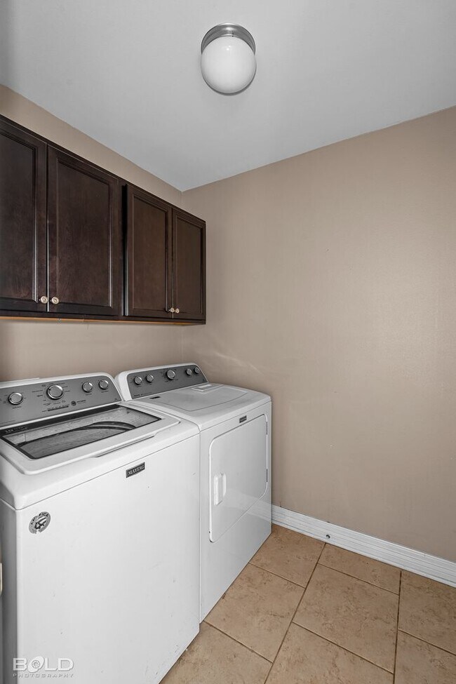 Building Photo - 709 Bianca St