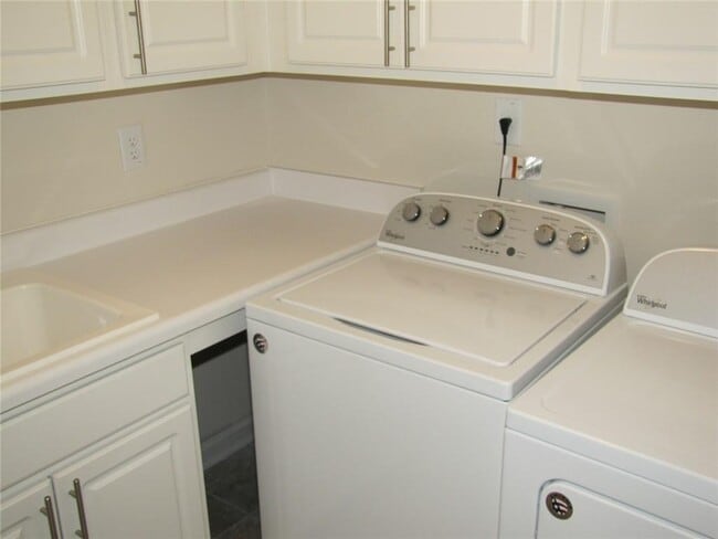 Building Photo - 462 Spring View Dr