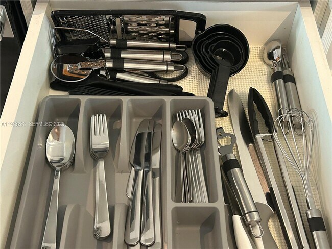 Building Photo - 1035 Euclid Ave