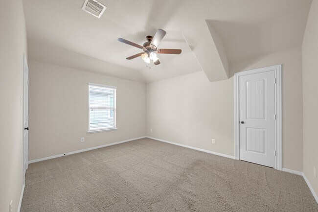 Building Photo - 323 Kinderwood Trail