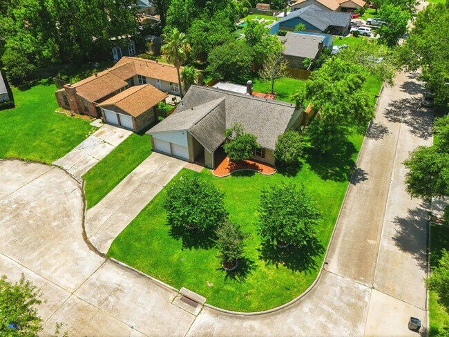Building Photo - 17511 Favor Bend Ct