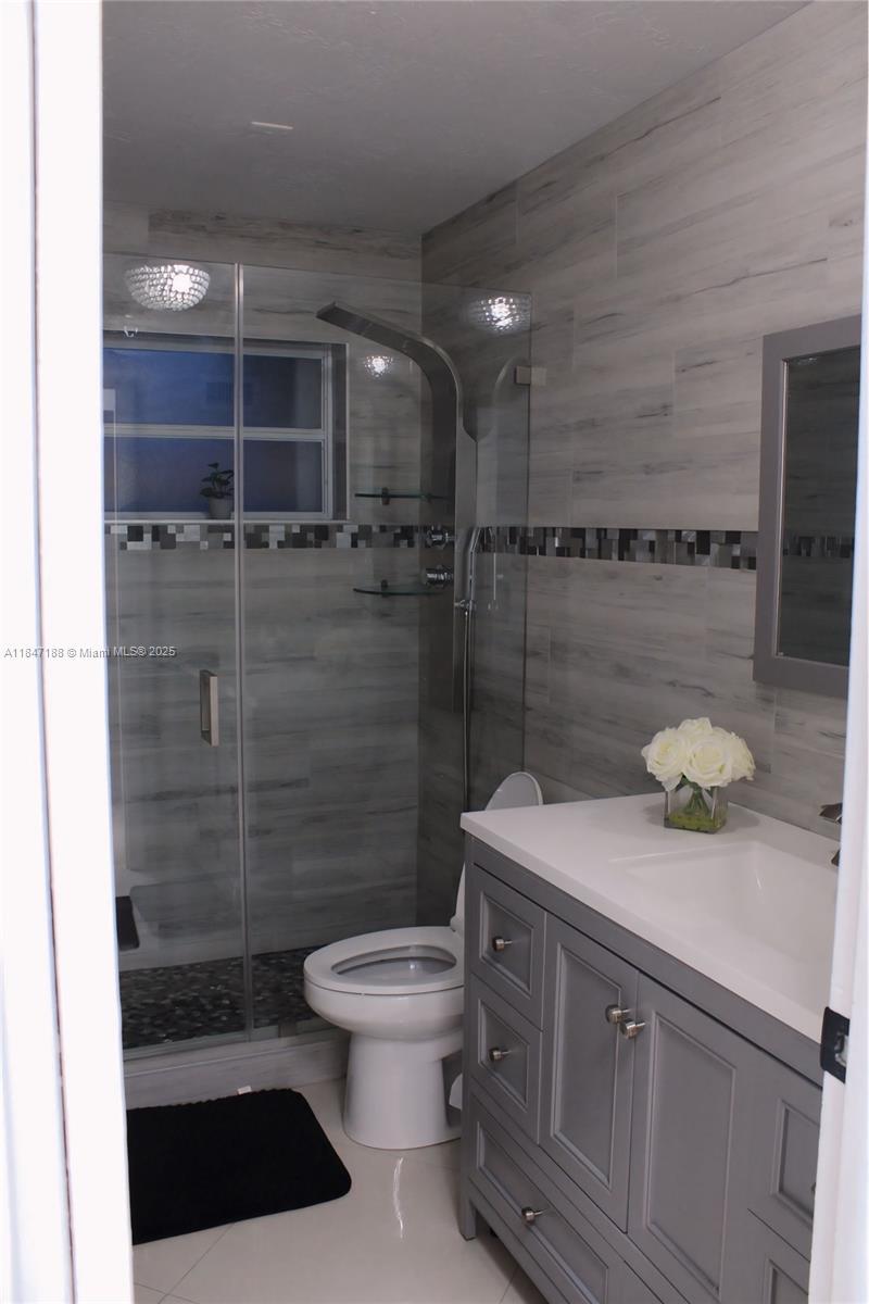 Building Photo - 8457 Sheraton Dr