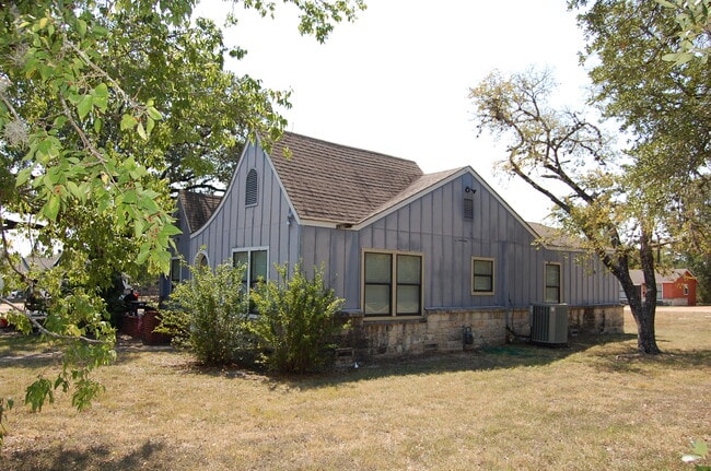 Building Photo - 300 Montclair Ave