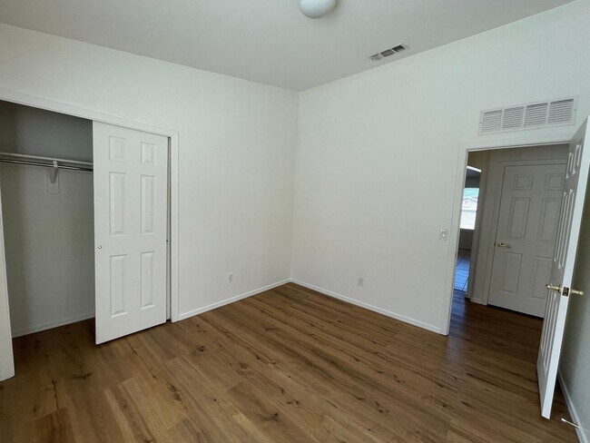 Building Photo - Charming Corner Lot - 4 Bedroom/ 2 Bathroom