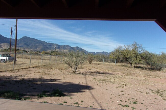 Building Photo - Great home in with great mountain views.