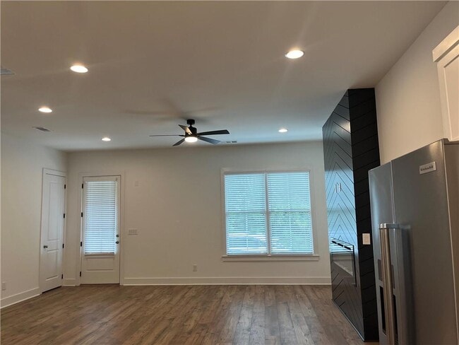 Building Photo - 5603 W Pine St