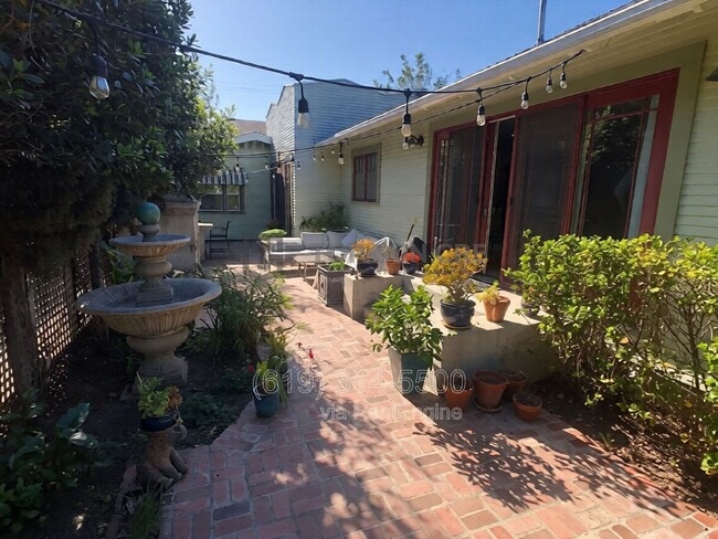 Building Photo - 4026-32 Utah St