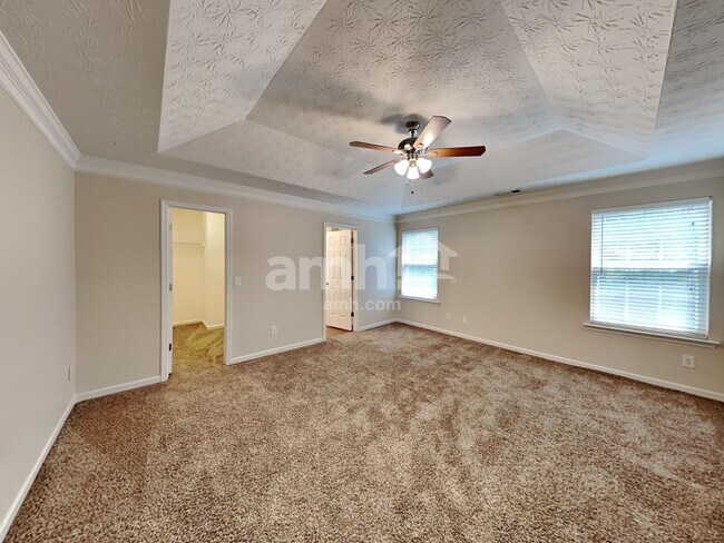 Building Photo - 327 Meadows Ln