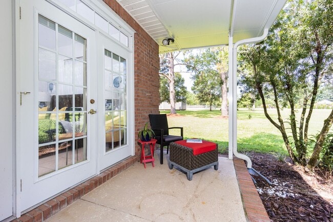 Building Photo - Charming 3 Bedroom , 2 Bath Country Home with Lake Views