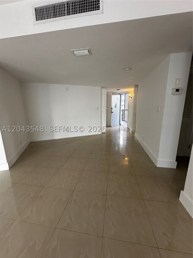 Building Photo - 3475 N Country Club Dr