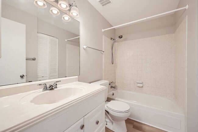 Building Photo - Must see 2 Bedroom 1 Bath in Castle Rock!!!