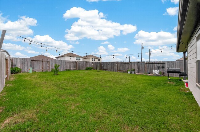 Building Photo - 10411 Meadow Saffron Dr
