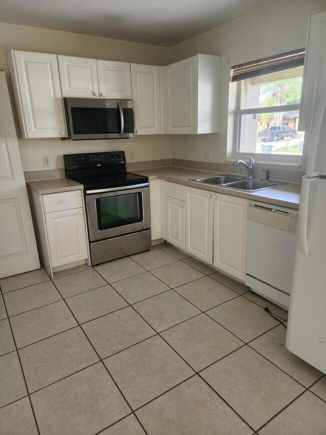 Building Photo - 4480 Timber Ridge Ln
