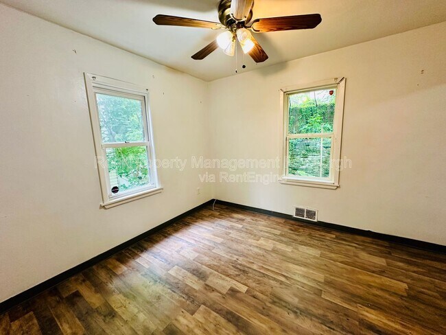 Building Photo - 1721 Scott St