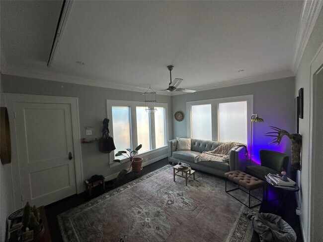 Primary Photo - 1223 W Gray St