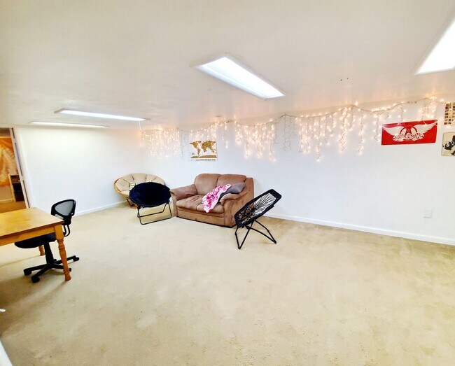 Building Photo - 910 Bungalow Ct